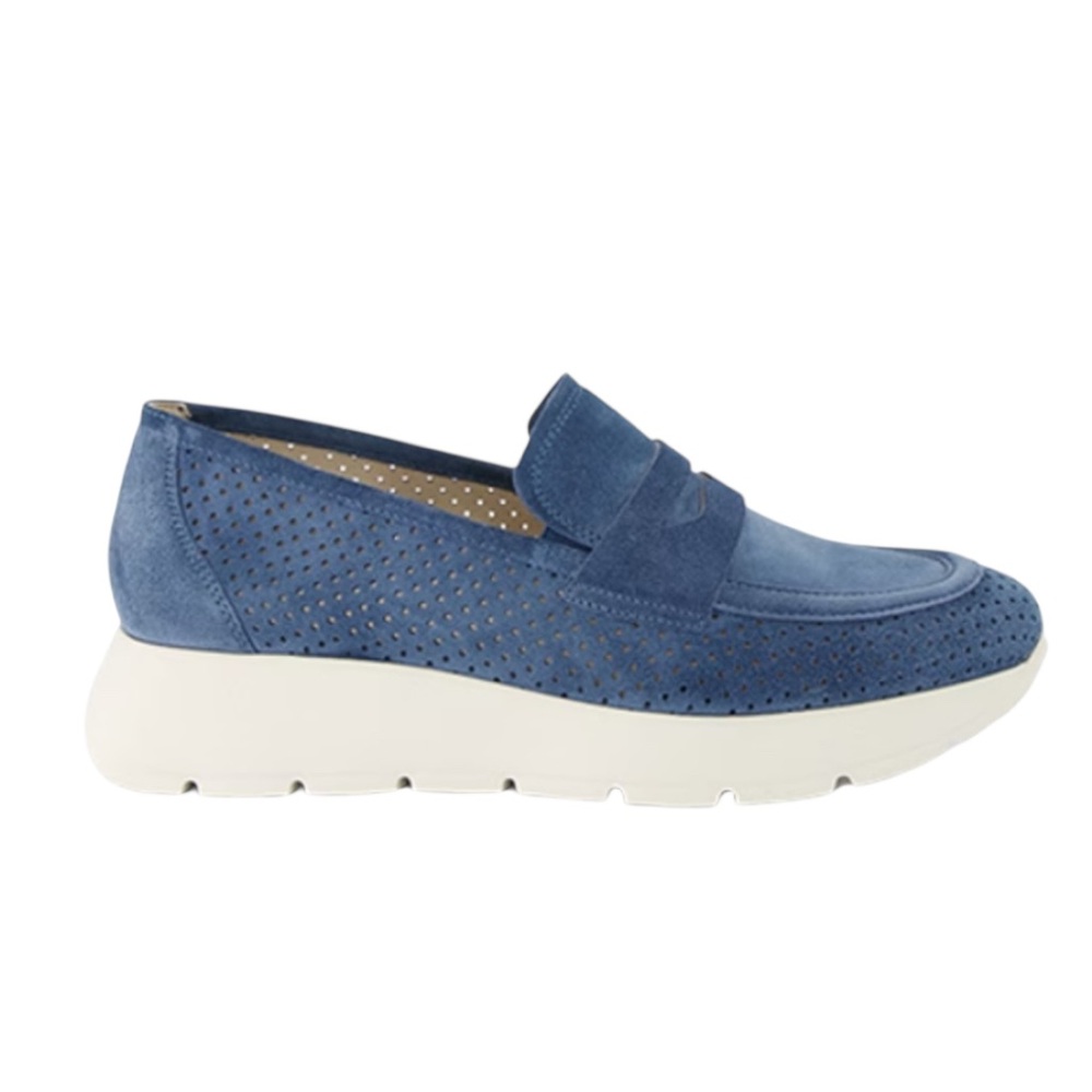 Blue leather LOAFER Brand New in Box Women’s US sizes